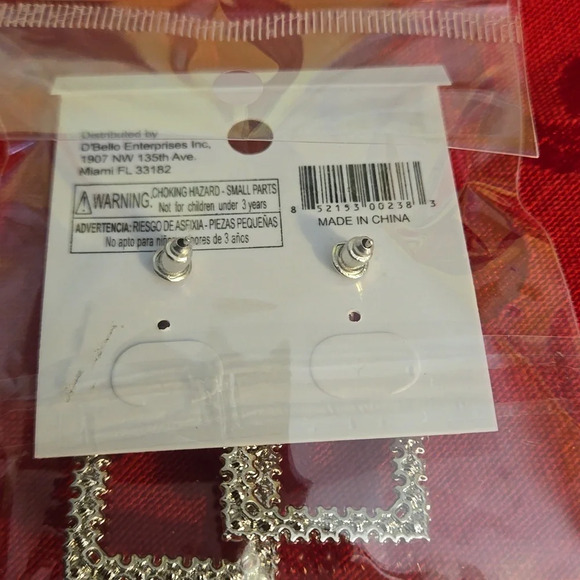 D’Bello Earrings _ Faux pearls on diamond shapes - Picture 2 of 2